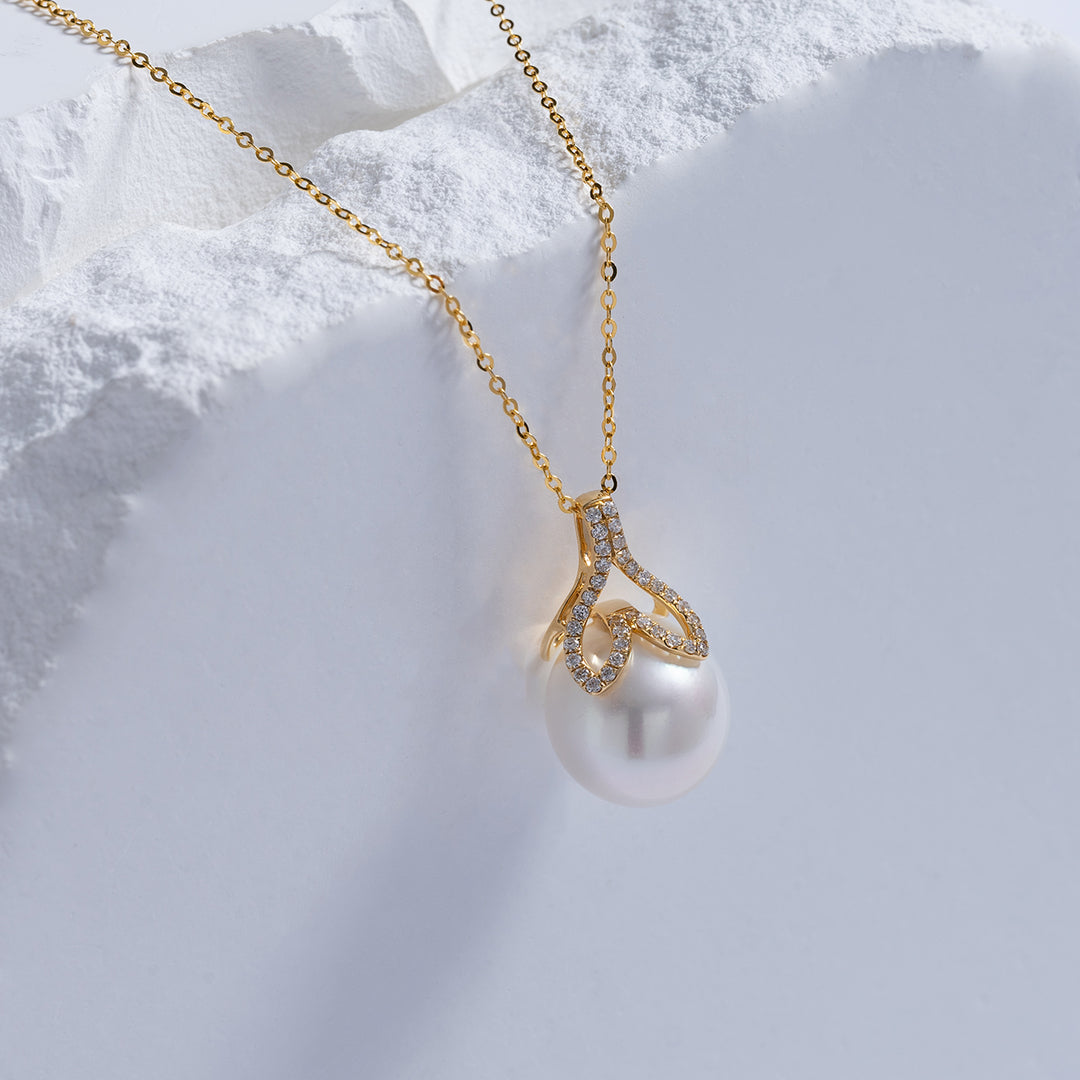 18K Solid Gold Diamond Saltwater Pearl Necklace KN00134 - PEARLY LUSTRE