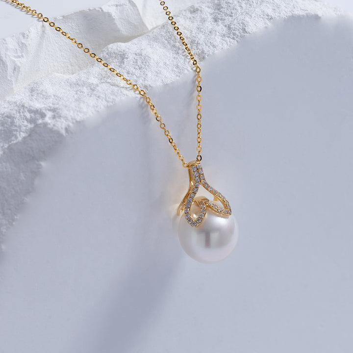 18K Solid Gold Diamond Saltwater Pearl Necklace KN00134 - PEARLY LUSTRE