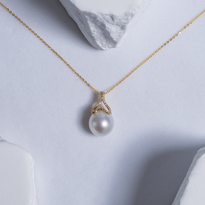 18K Solid Gold Diamond Saltwater Pearl Necklace KN00134 - PEARLY LUSTRE