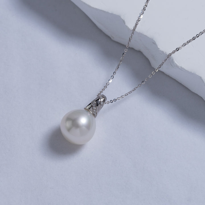 18K Solid Gold Diamond Saltwater Pearl Necklace KN00136 - PEARLY LUSTRE
