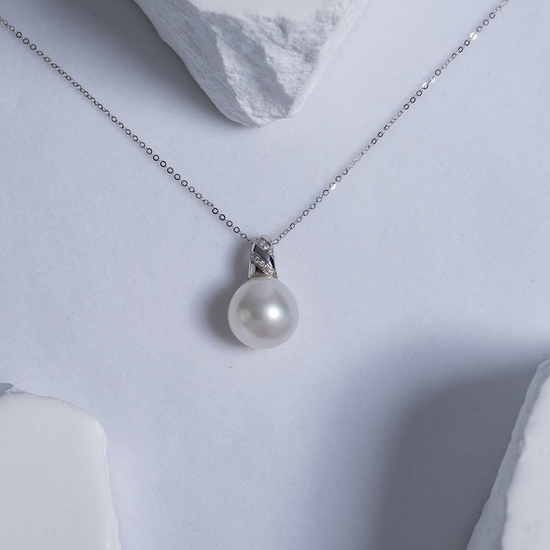 18K Solid Gold Diamond Saltwater Pearl Necklace KN00136 - PEARLY LUSTRE