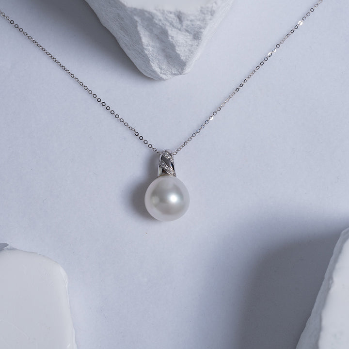 18K Solid Gold Diamond Saltwater Pearl Necklace KN00136 - PEARLY LUSTRE