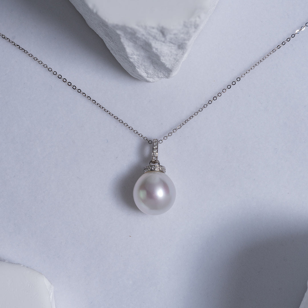 18K Solid Gold Diamond Saltwater Pearl Necklace KN00140 - PEARLY LUSTRE