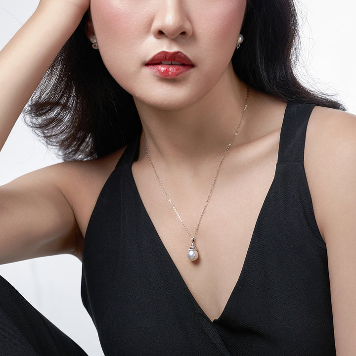 18K Solid Gold Diamond Saltwater Pearl Necklace KN00200 - PEARLY LUSTRE