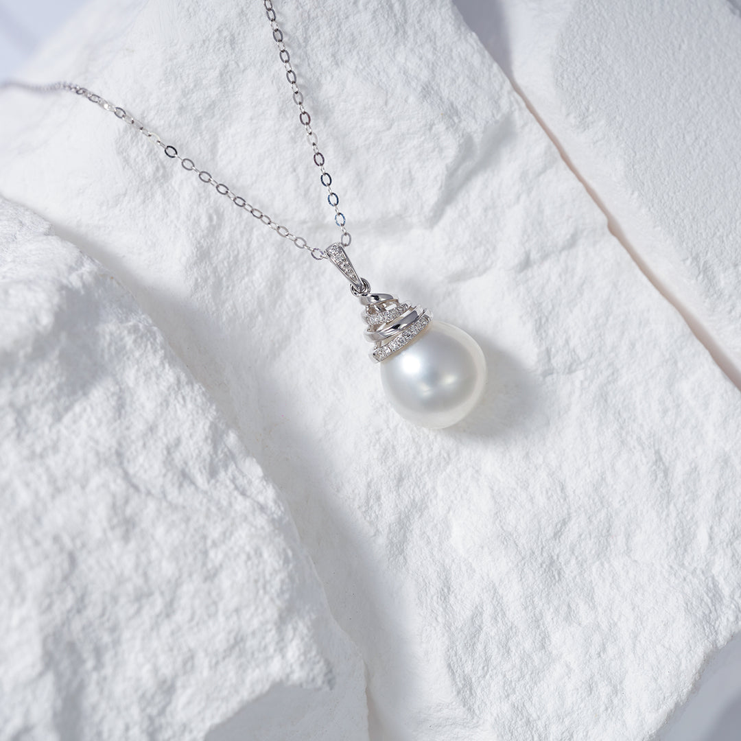 18K Solid Gold Diamond Saltwater Pearl Necklace KN00200 - PEARLY LUSTRE