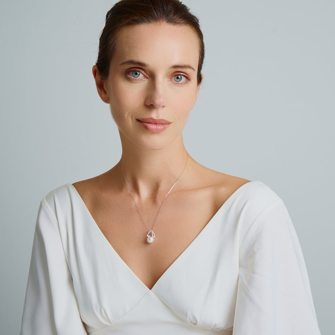 18K Solid Gold Diamond Australian White Saltwater Pearl Necklace KN00239 - PEARLY LUSTRE