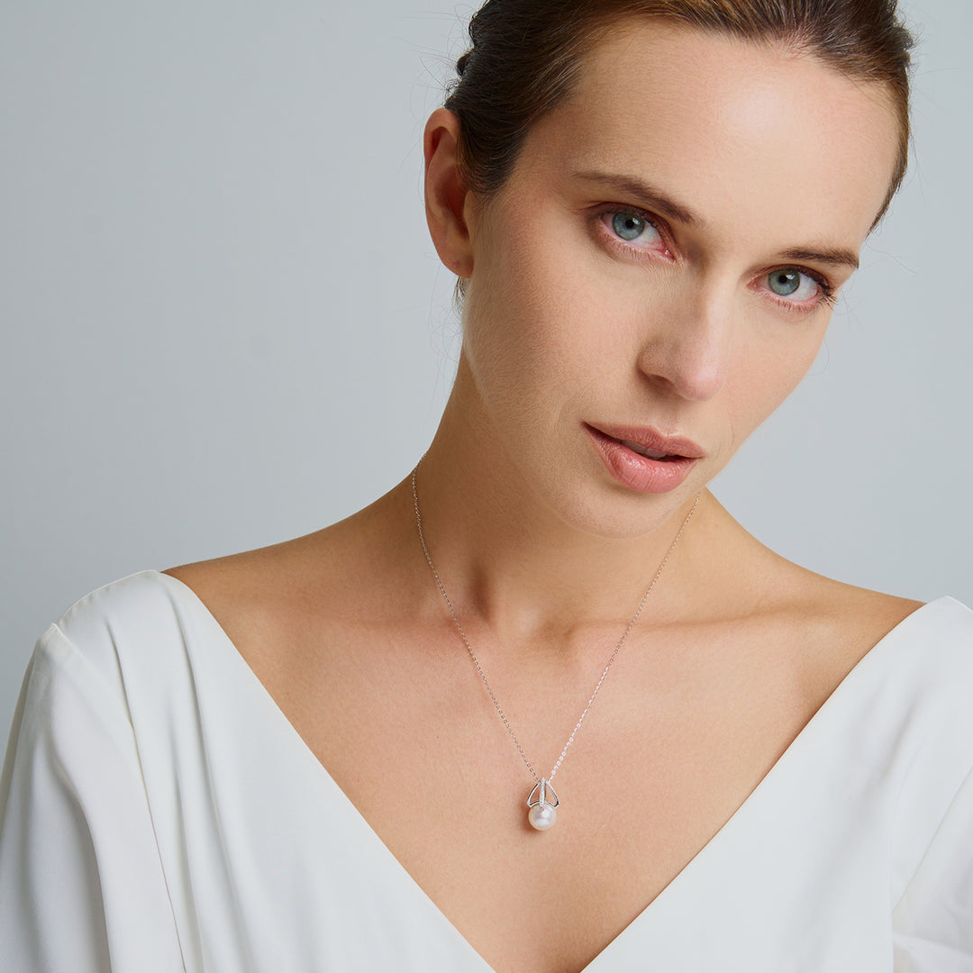 18K Solid Gold Diamond Australian White Saltwater Pearl Necklace KN00239 - PEARLY LUSTRE