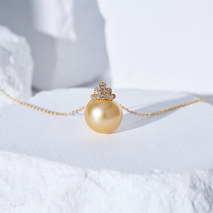 Collier en perle dorée de la mer du Sud en or massif 18 carats KN00355