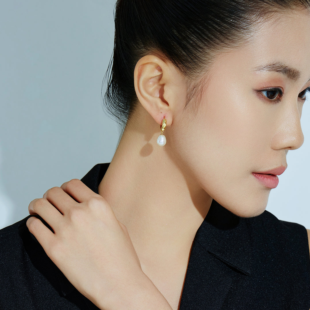New Yorker Freshwater Pearl Earrings WE00352 - PEARLY LUSTRE