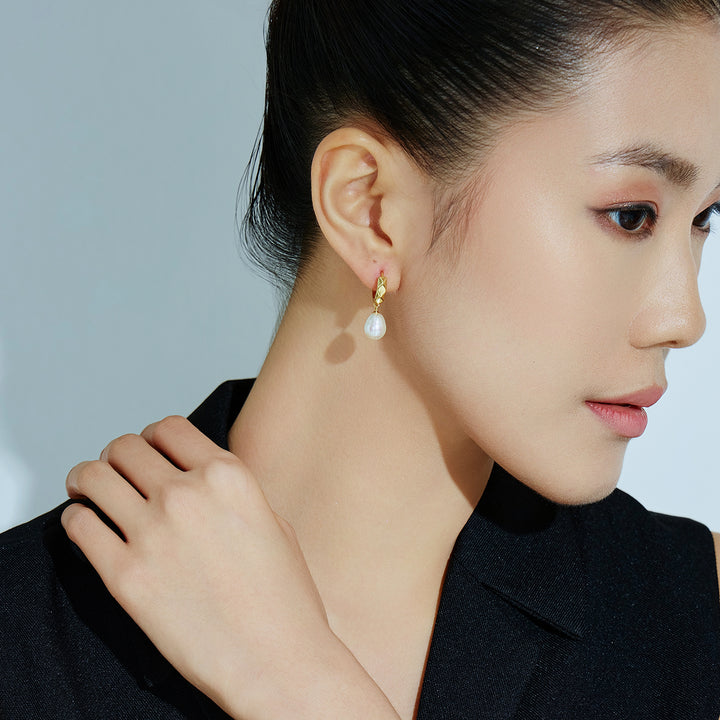 New Yorker Freshwater Pearl Earrings WE00352 - PEARLY LUSTRE