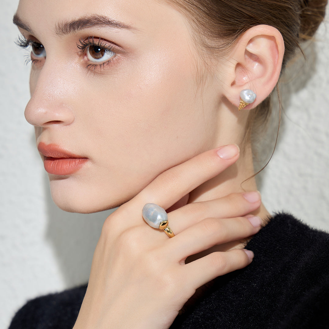Freshwater Baroque Pearl Stud Earrings WE00611 | ICE CREAM - PEARLY LUSTRE