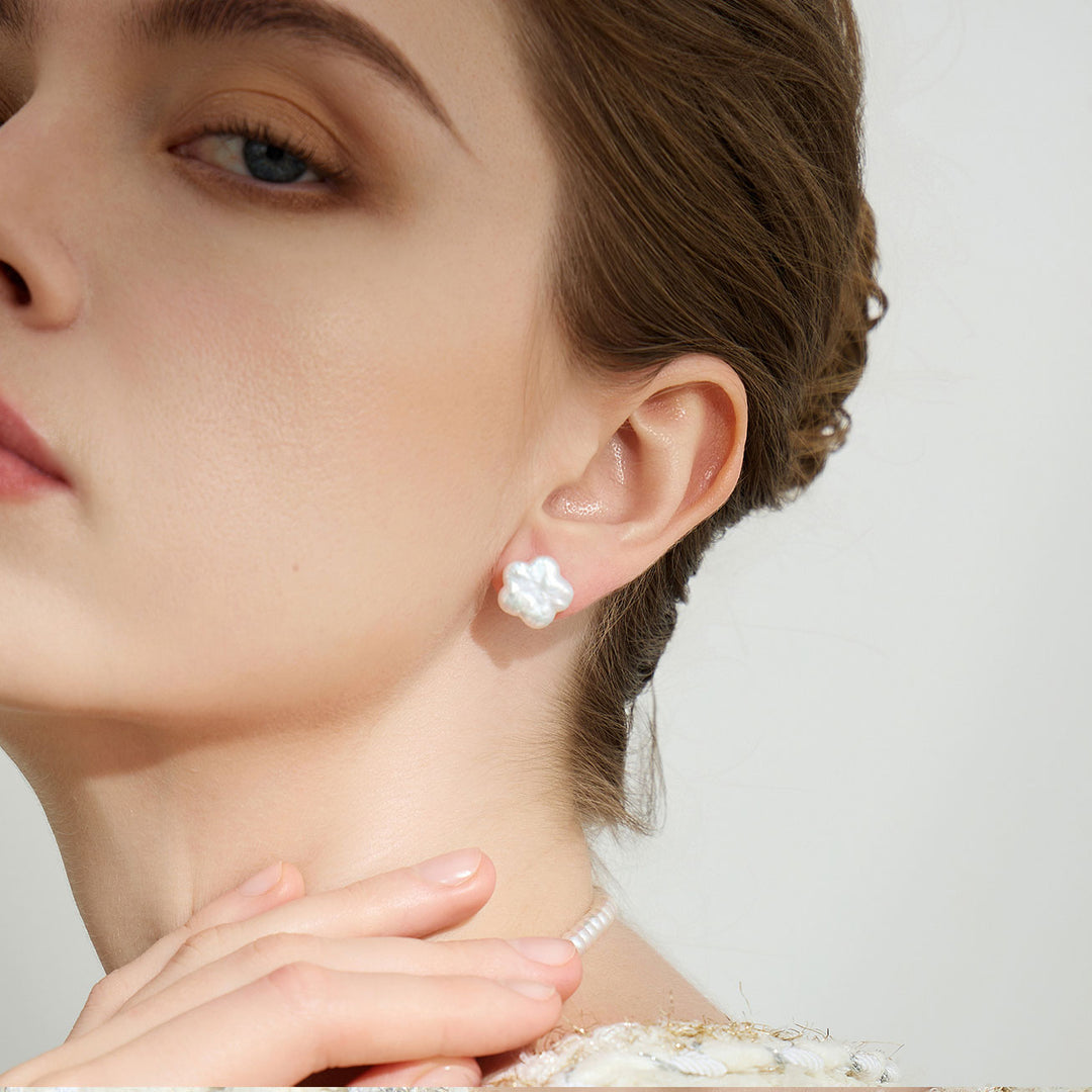 Freshwater Baroque Pearl Stud Earrings WE00813 | CLOUD - PEARLY LUSTRE