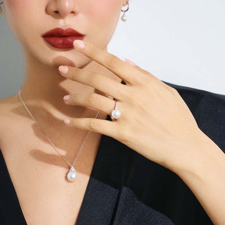 New Yorker Freshwater Pearl Ring WR00255 - PEARLY LUSTRE