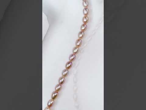 Collier élégant de perles de riz d'eau douce violettes WN00541
