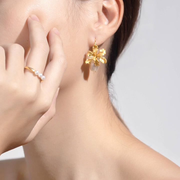 Vanda Miss Joaquim Freshwater Pearl Earrings WE00503 - PEARLY LUSTRE