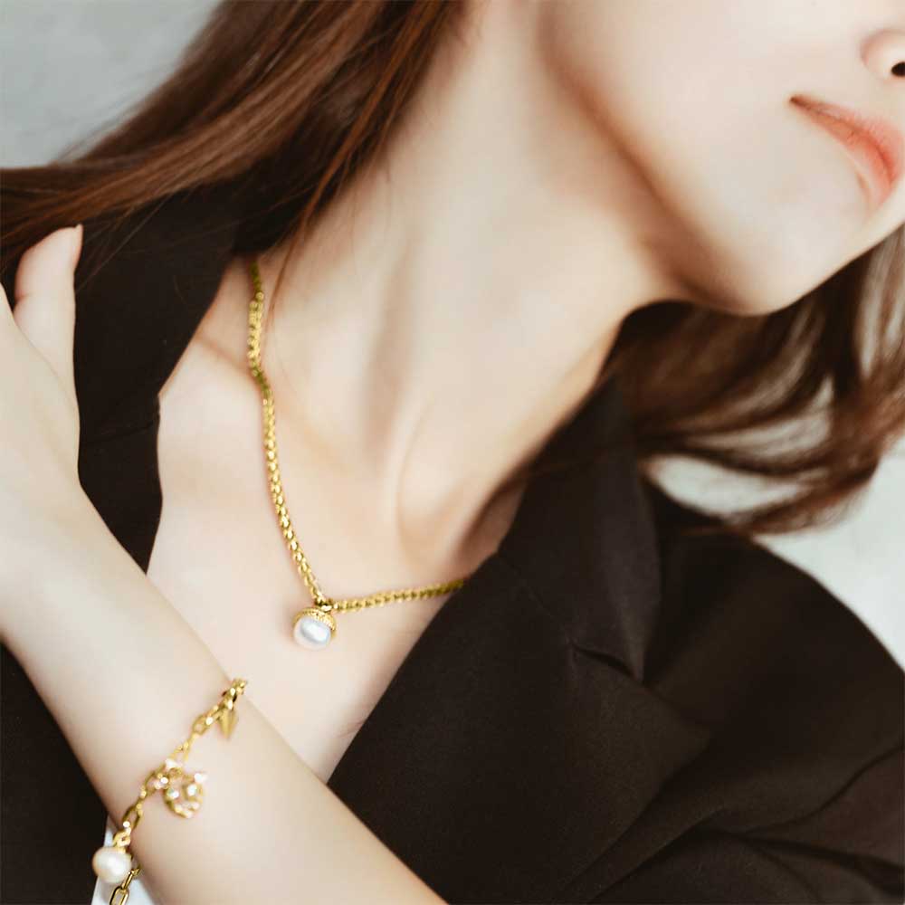 Asian Civilisations Museum Freshwater Pearl Necklace WN00393 | New Yorker Collection - PEARLY LUSTRE