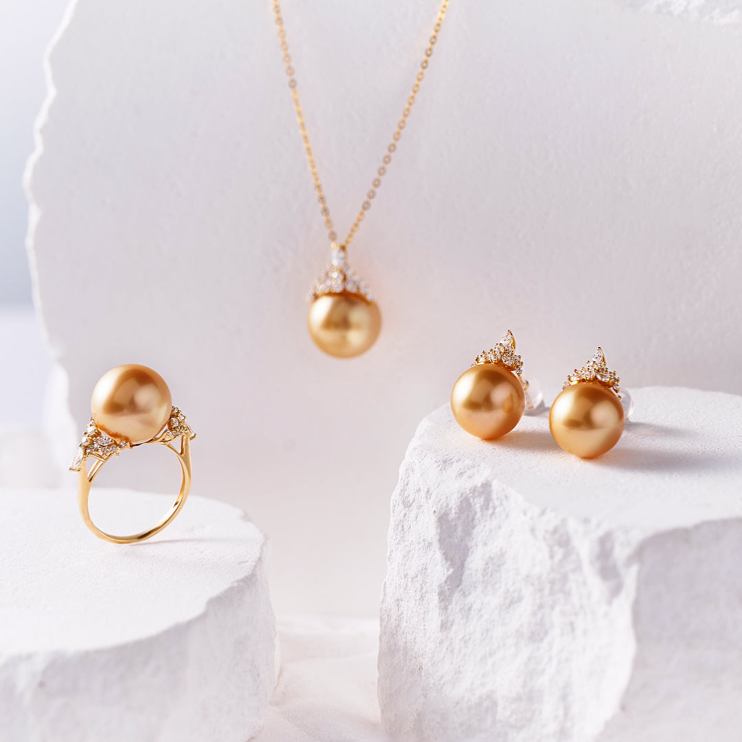 Orecchino con perla dorata del Mare del Sud in oro massiccio 18K KE00276