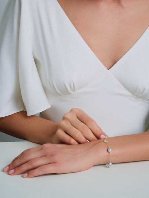 Top Lustre 18K Solid Gold Silver Blue Akoya Pearl Bracelet KB00051 | BUTTERFLY