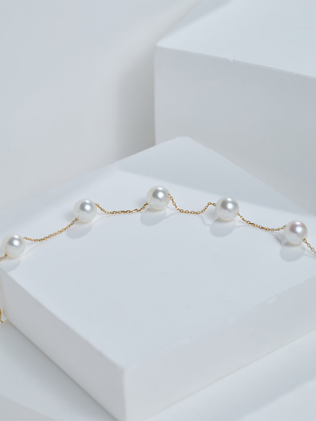Armband mit Akoya-Perlen aus 18K massivem Gold mit hohem Glanz KB00080