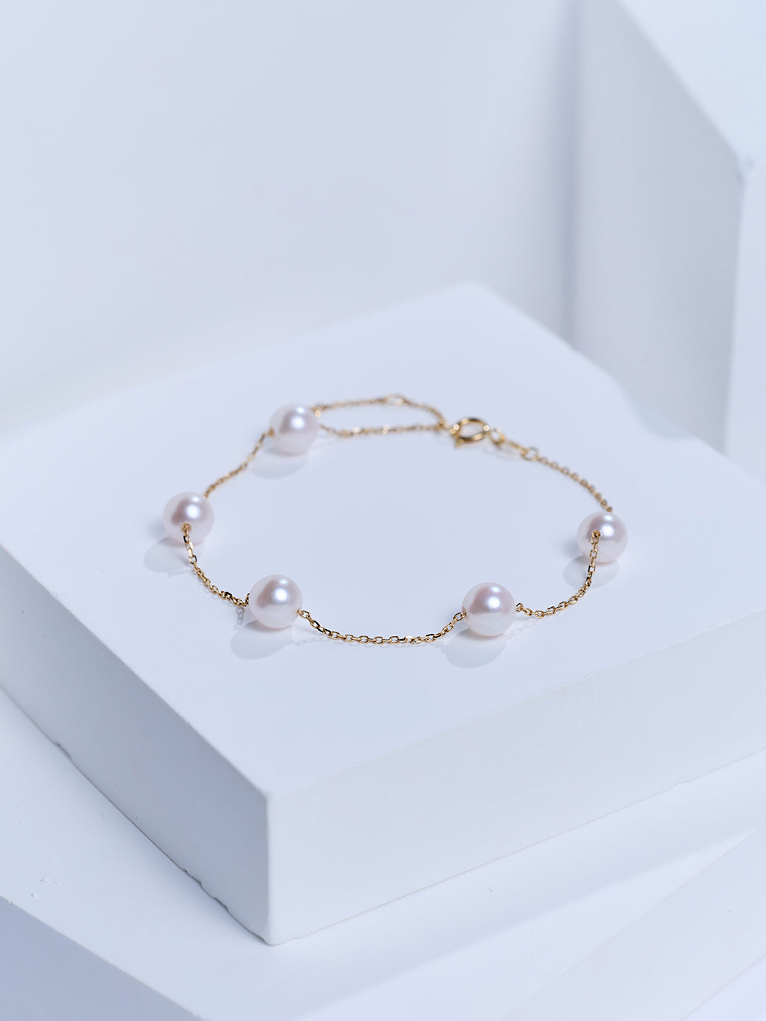 Top Lustre 18K Solid Gold Akoya Pearl Bracelet KB00082