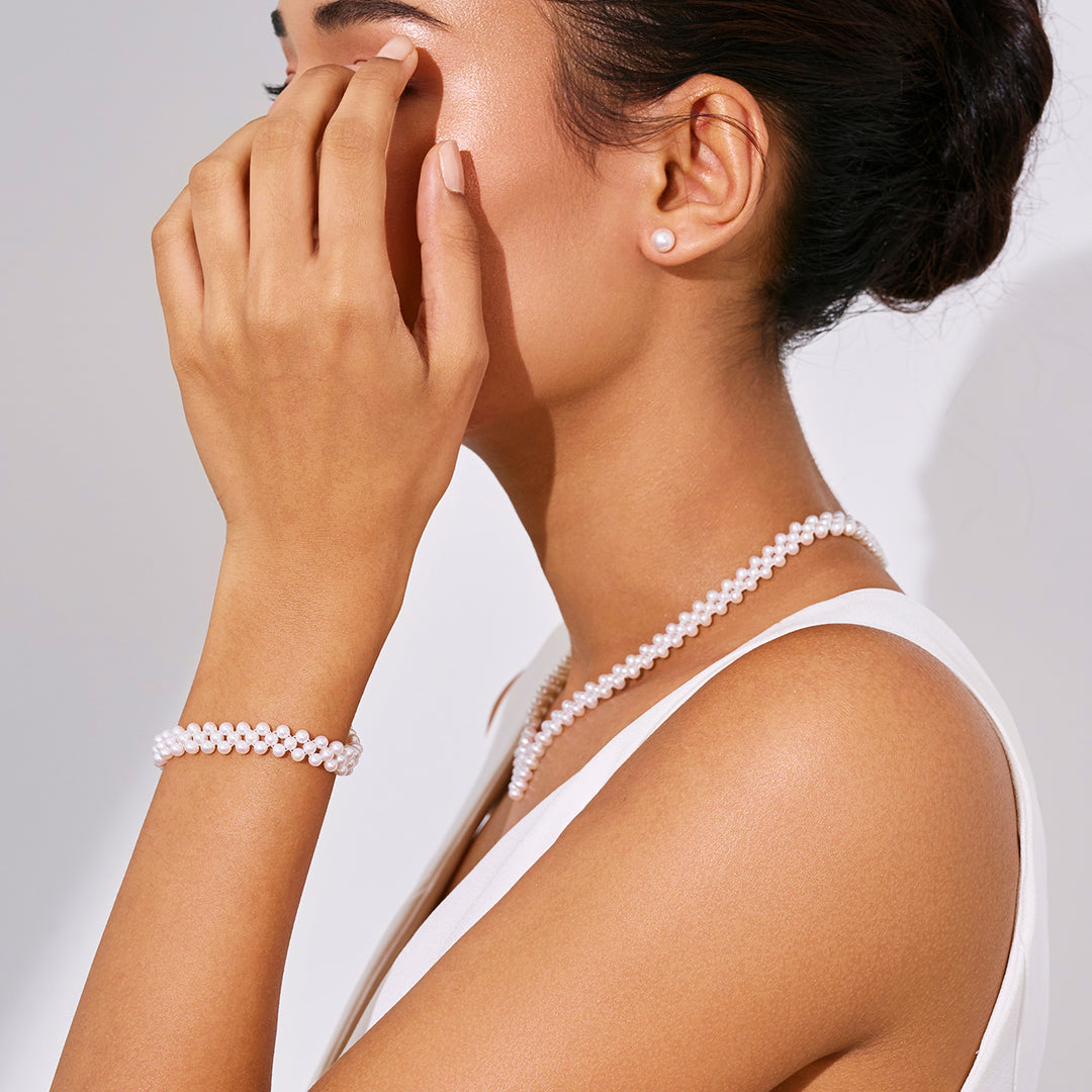 أقراط مسمارية من اللؤلؤ المائي العذب من الدرجة الأولى بذهب عيار 18 قيراط KE00023