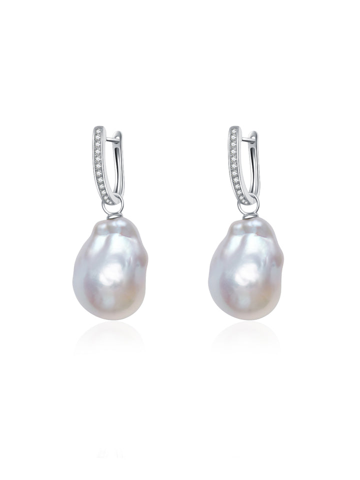 Elegante Barock-Perlenohrringe aus 18 Karat Gold KE00095