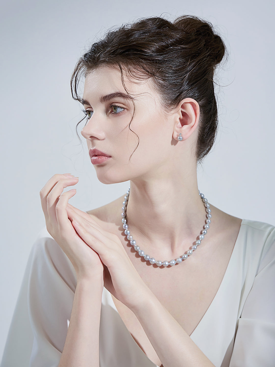 Collar de perlas Akoya azul de plata con brillo superior de oro de 18k KN00159