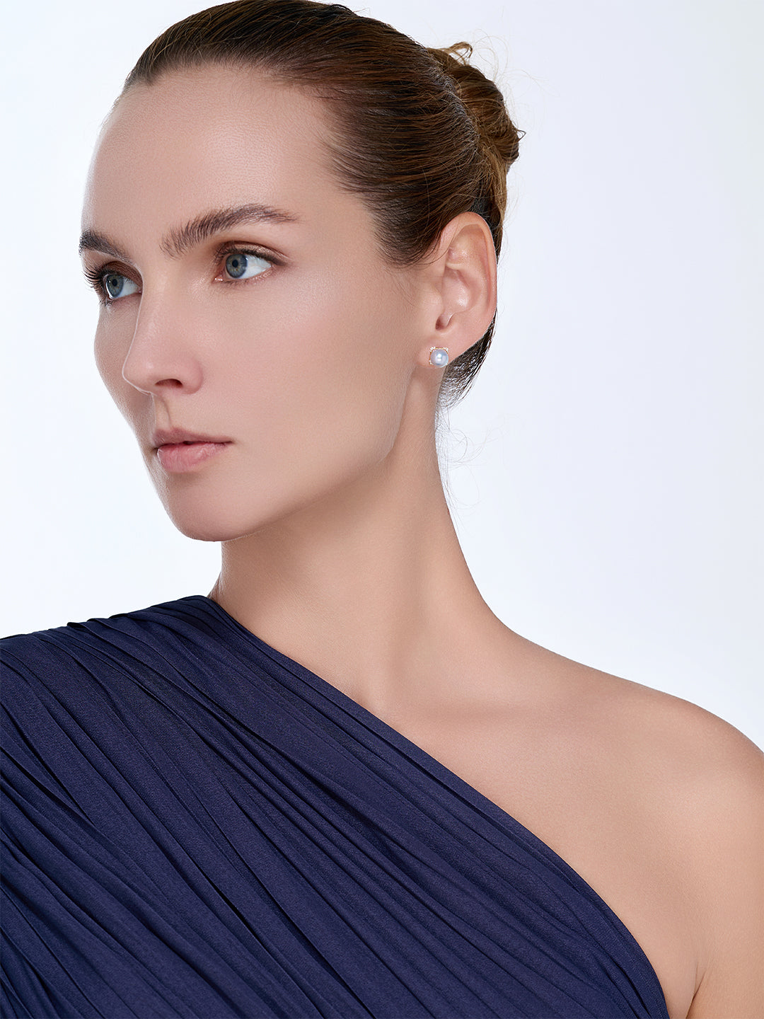 Pendientes de perla Akoya azul de plata y diamante en oro de 18K KE00152