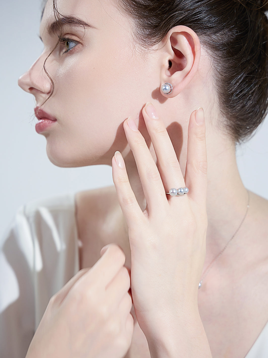Orecchini di perle Akoya blu argento oro 18 carati di grado superiore KE00160