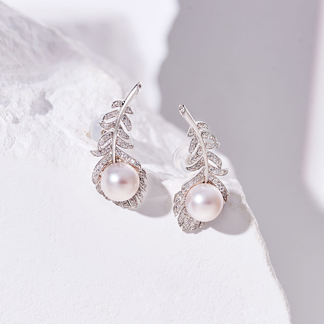 18K Hanadama Akoya Pearl Earrings KE00218 | FEATHER - PEARLY LUSTRE