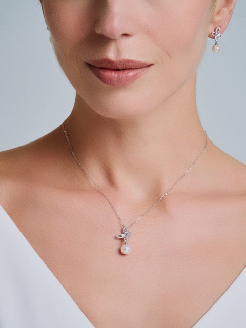 Collar de perlas Hanadama Akoya con diamantes de oro macizo de 18 quilates KN00280