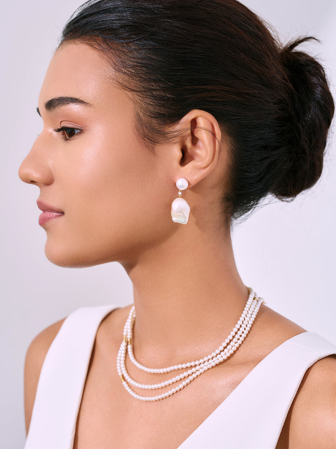 Orecchini in perla barocca elegante in oro 18K KE00252