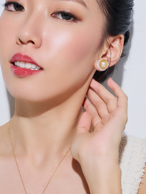 Boucle d'oreille en perle dorée de la mer du Sud en or massif 18 carats KE00258