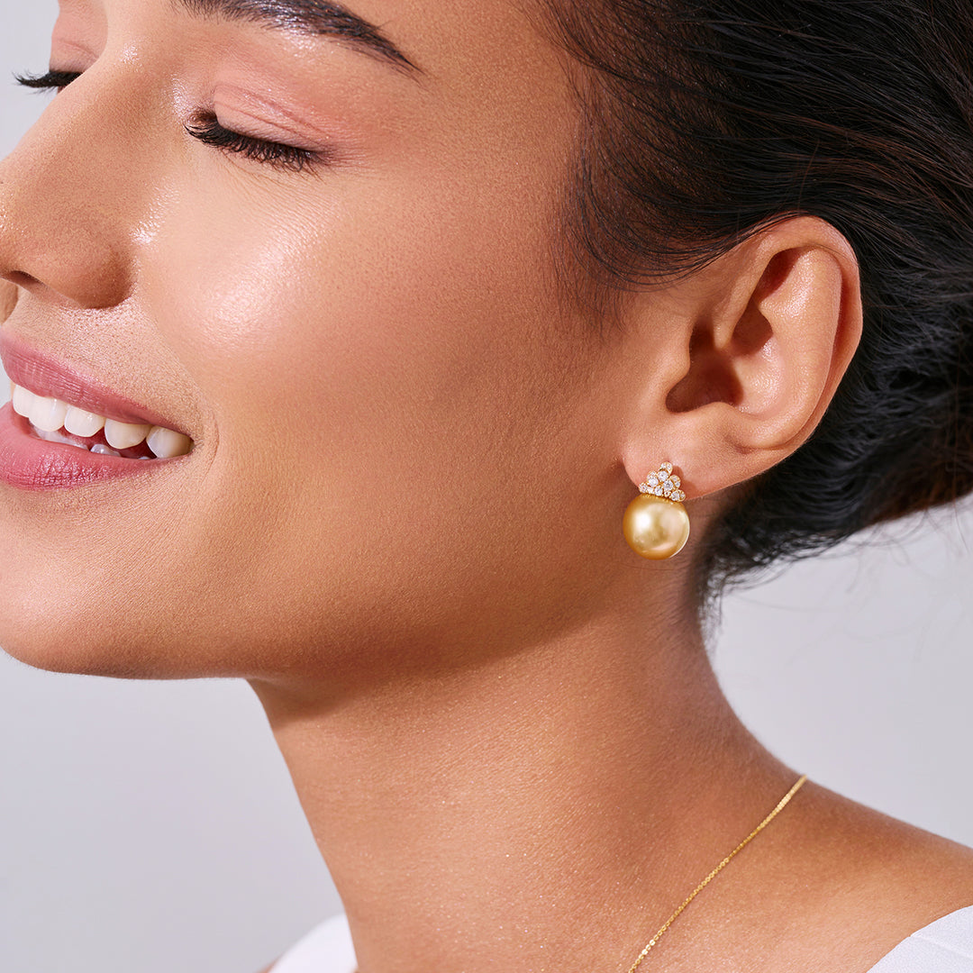 Orecchini con perla dorata del Mare del Sud in oro massiccio 18K KE00287