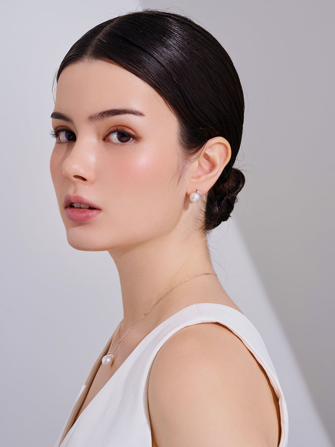 قرط لؤلؤ أبيض أسترالي من الذهب الخالص عيار 18 قيراط KE00304