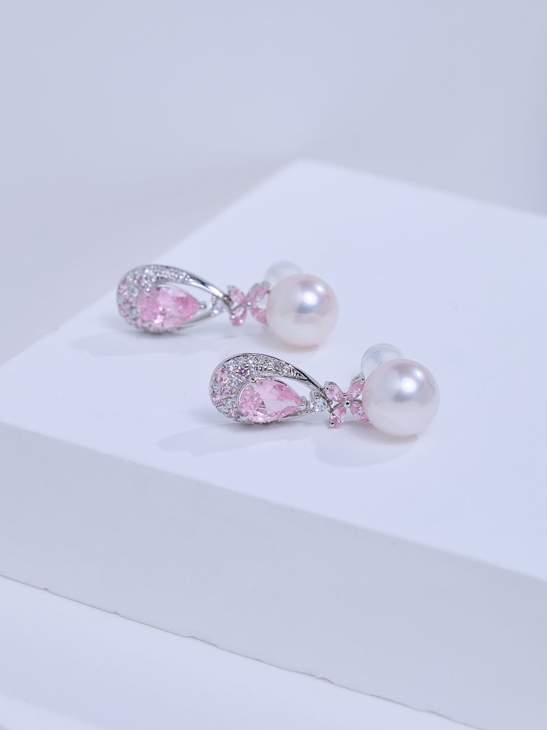 Top Grade 18K Solid Gold Akoya Pearl Earrings KE00313