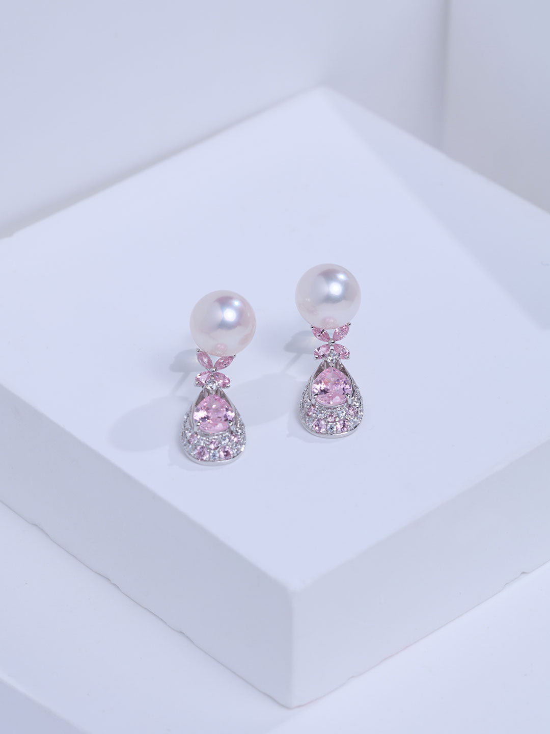 Top Grade 18K Solid Gold Akoya Pearl Earrings KE00313