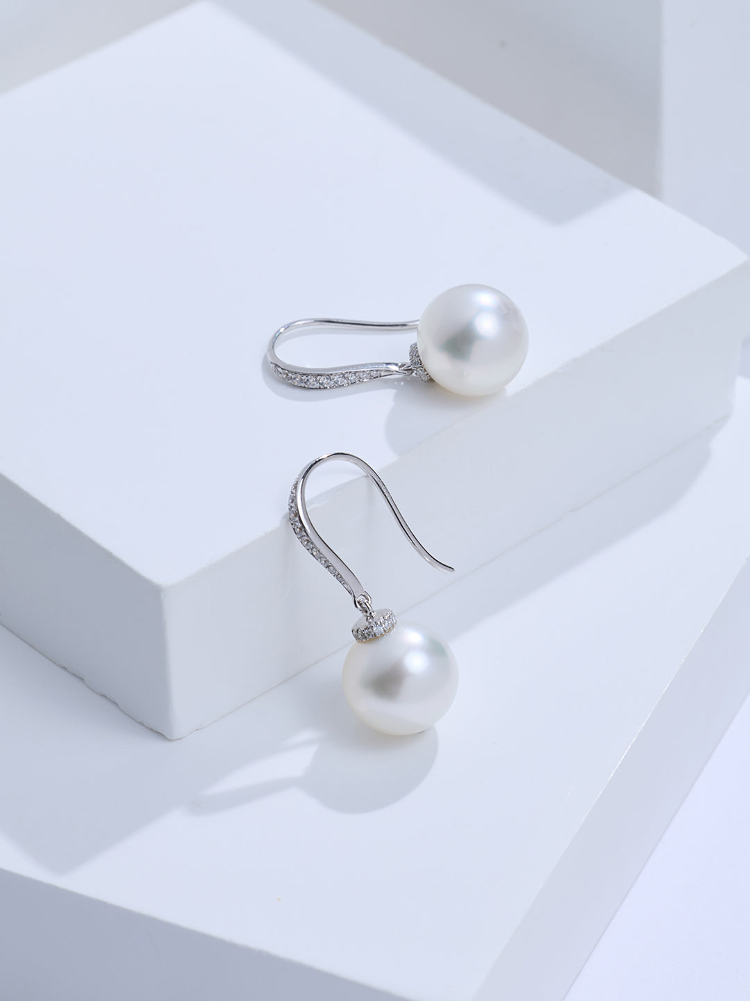 Top Grade 18k Gold Australian White Pearl Earring KE00315