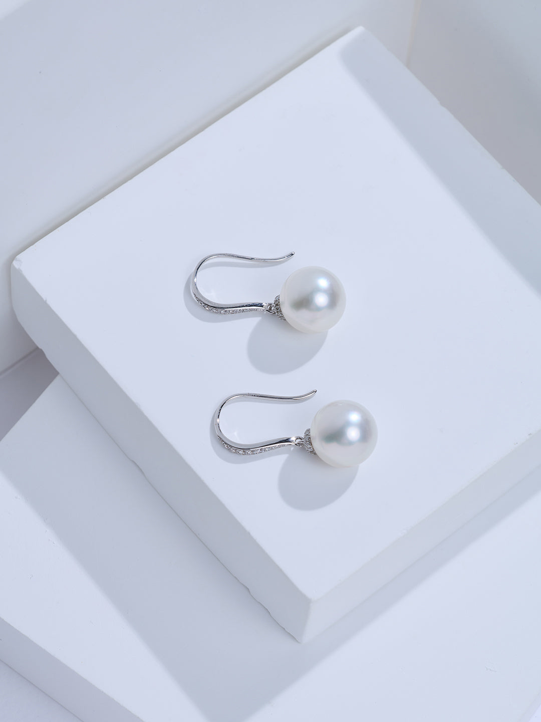 Top Grade 18k Gold Australian White Pearl Earring KE00315