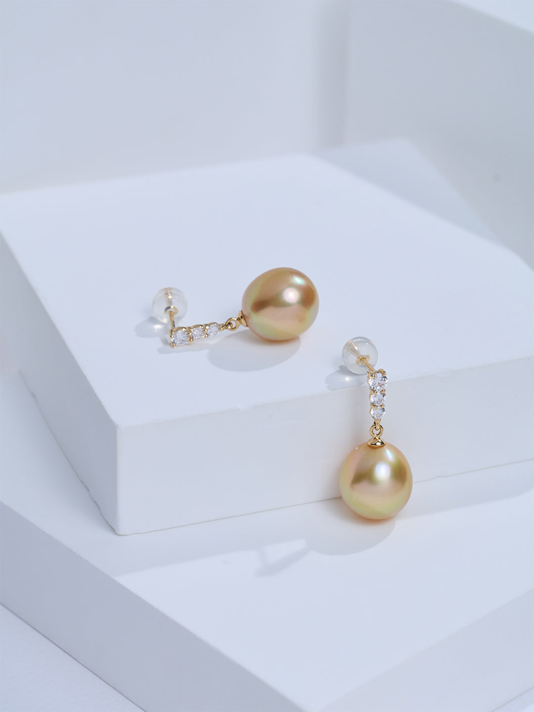 Top Grade 18K Solid Gold﻿ South Sea Golden Pearl Stud Earrings KE00320