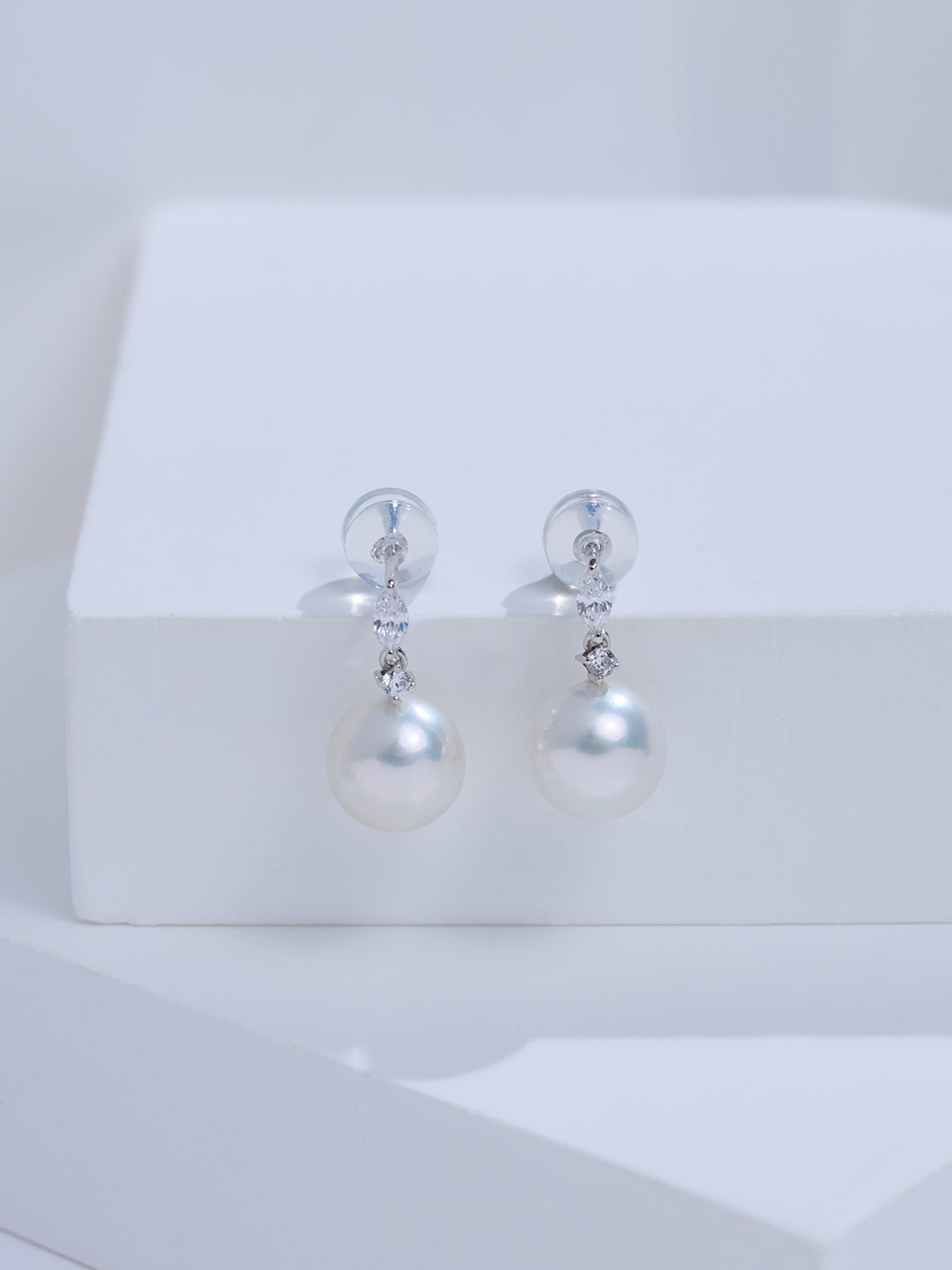Top Grade 18K Gold Hanadama Akoya Pearl Earrings KE00323