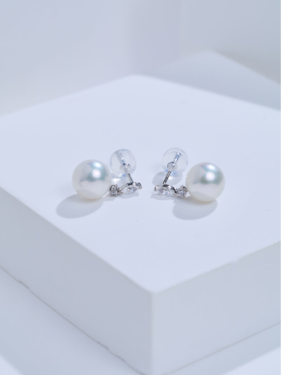 Top Grade 18K Gold Hanadama Akoya Pearl Earrings KE00323