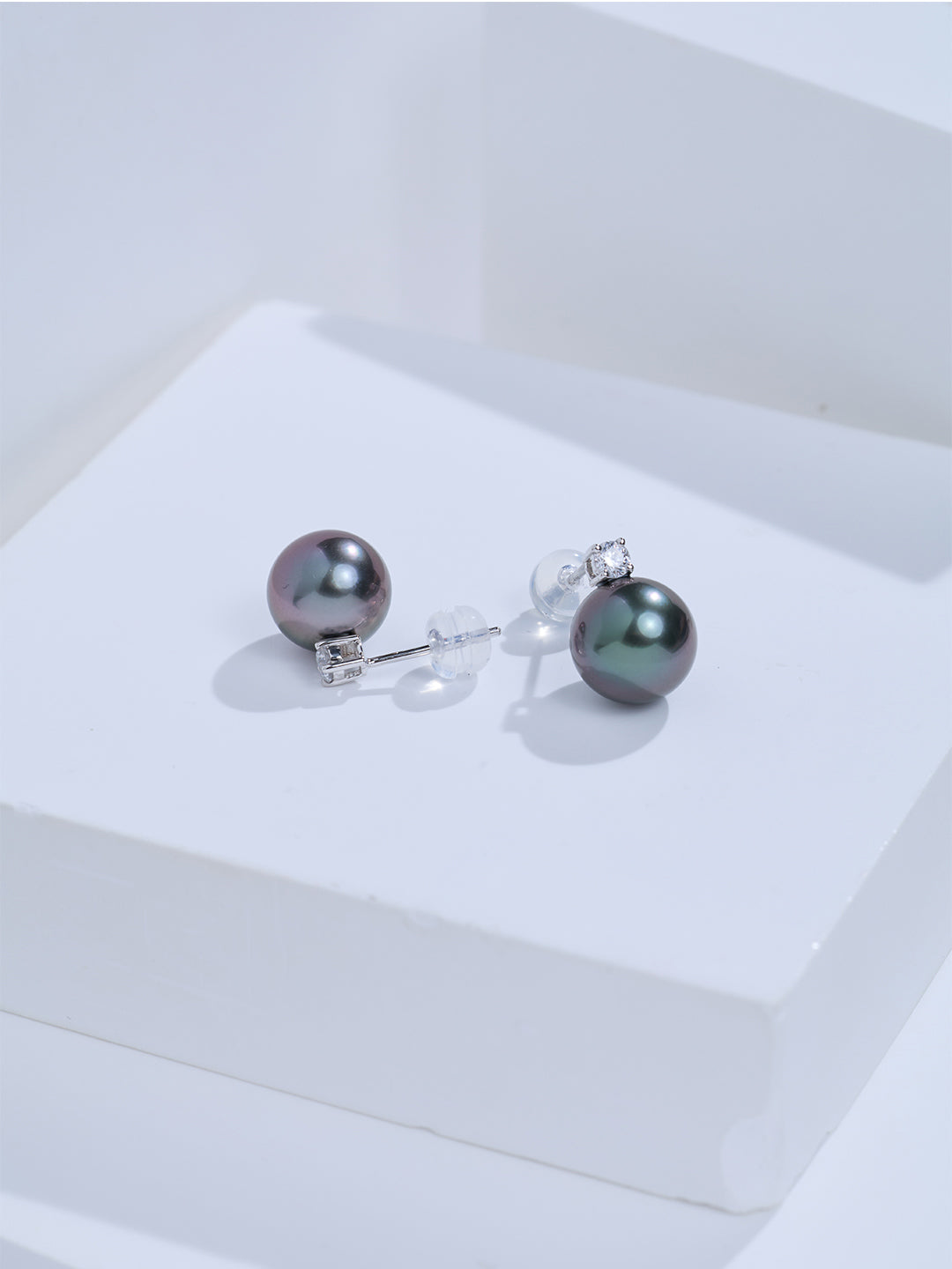 Exceptional Grade 18K Tahitian Pearl Earrings KE00324