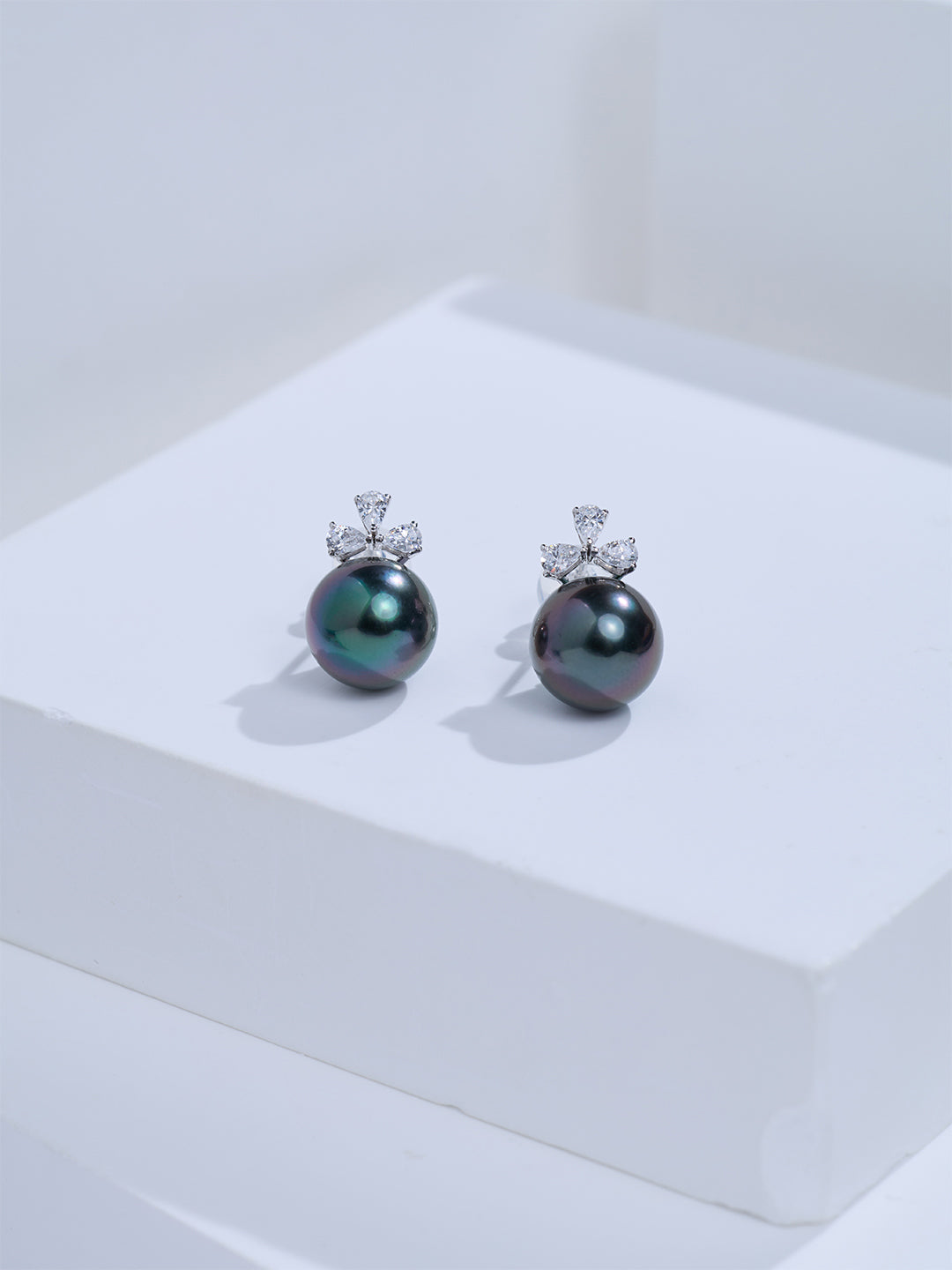 Top Grade 18K Solid Gold﻿ Tahitian Pearl Earrings KE00327
