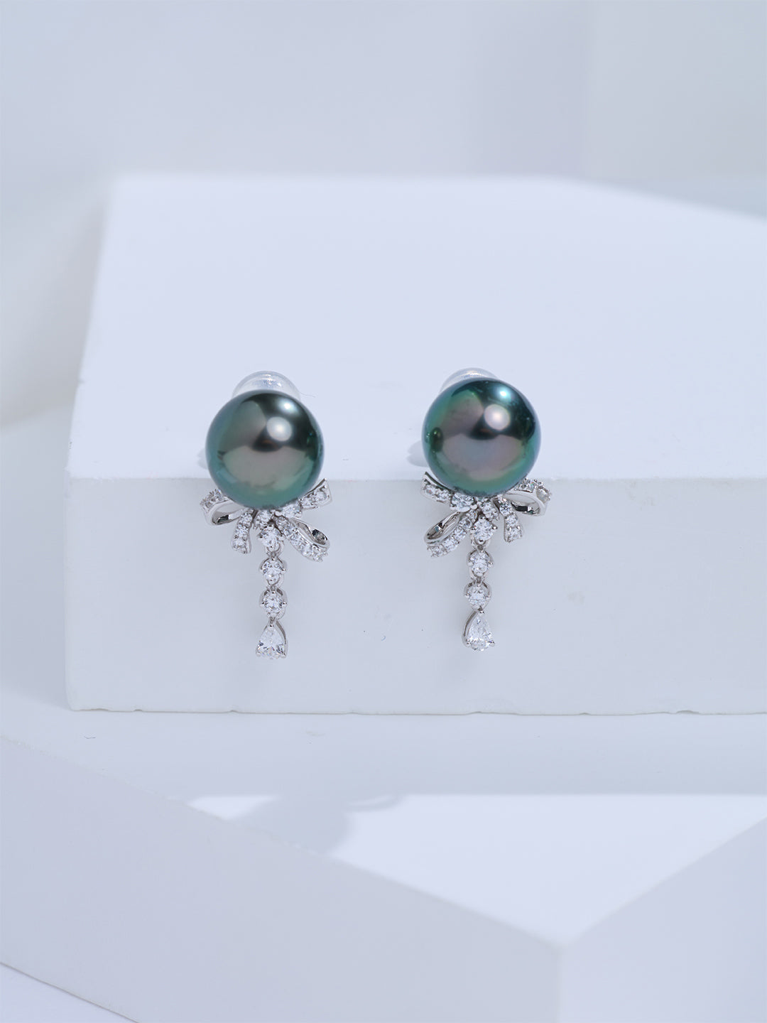 Top Grade 18K Gold Tahitian Pearl Earrings KE00331