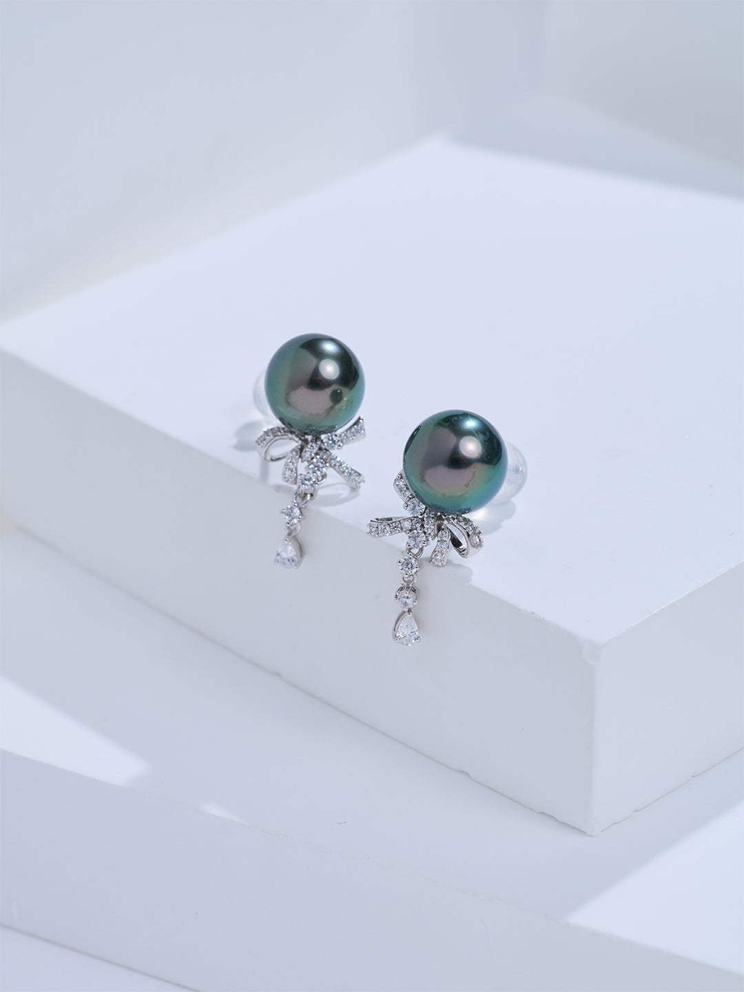 Top Grade 18K Gold Tahitian Pearl Earrings KE00331