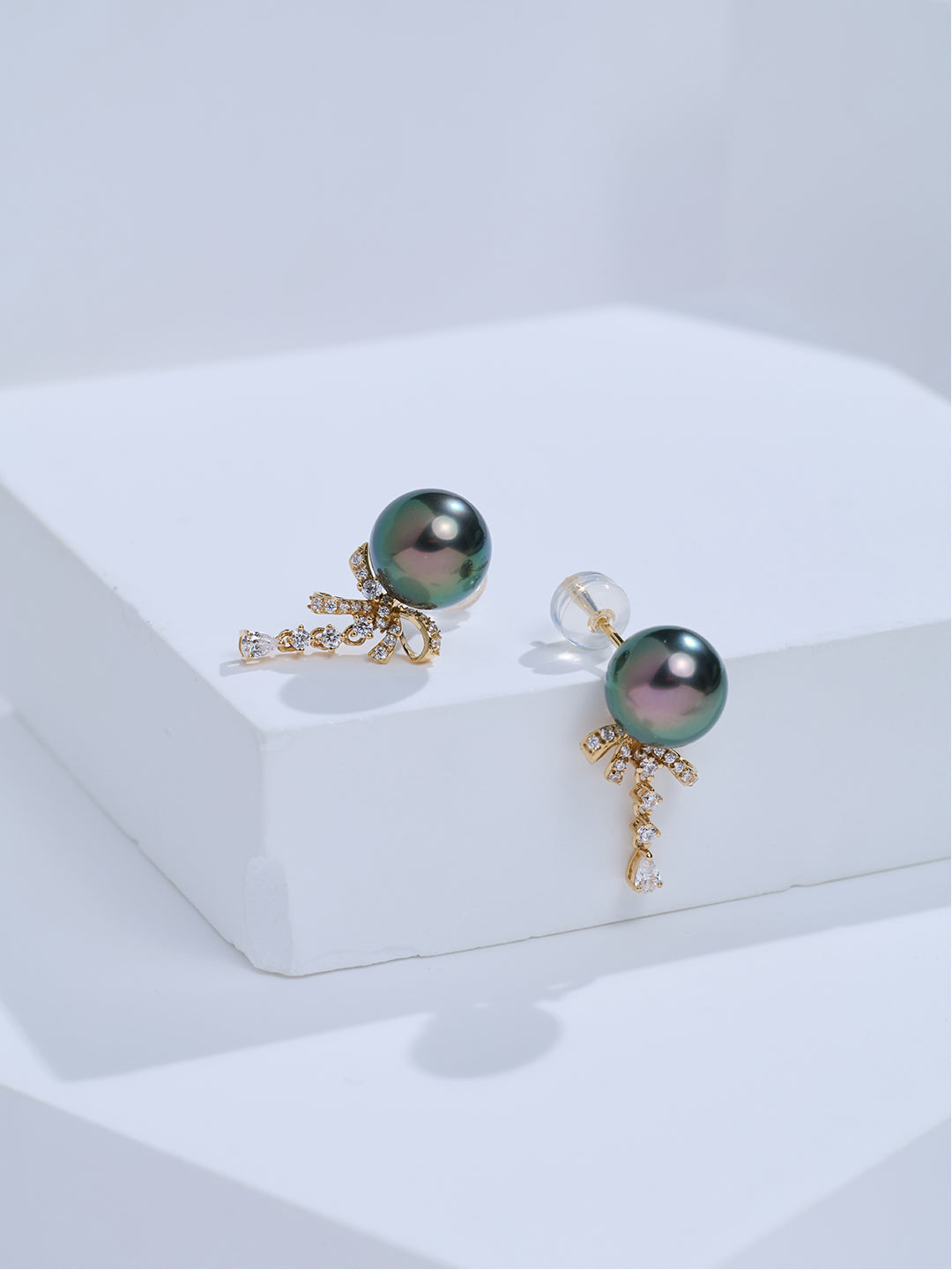 Top Grade 18K Gold Tahitian Pearl Earrings KE00332