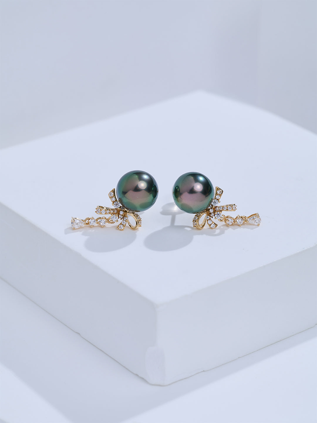 Top Grade 18K Gold Tahitian Pearl Earrings KE00332