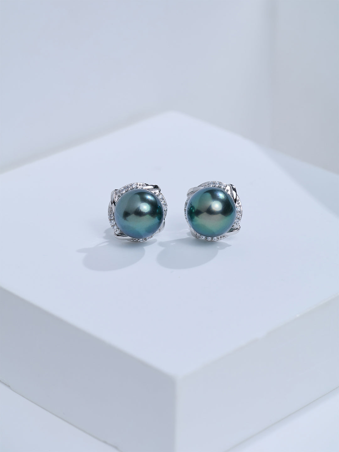 Top Grade 18K Solid Gold﻿ Tahitian Pearl Earrings KE00333