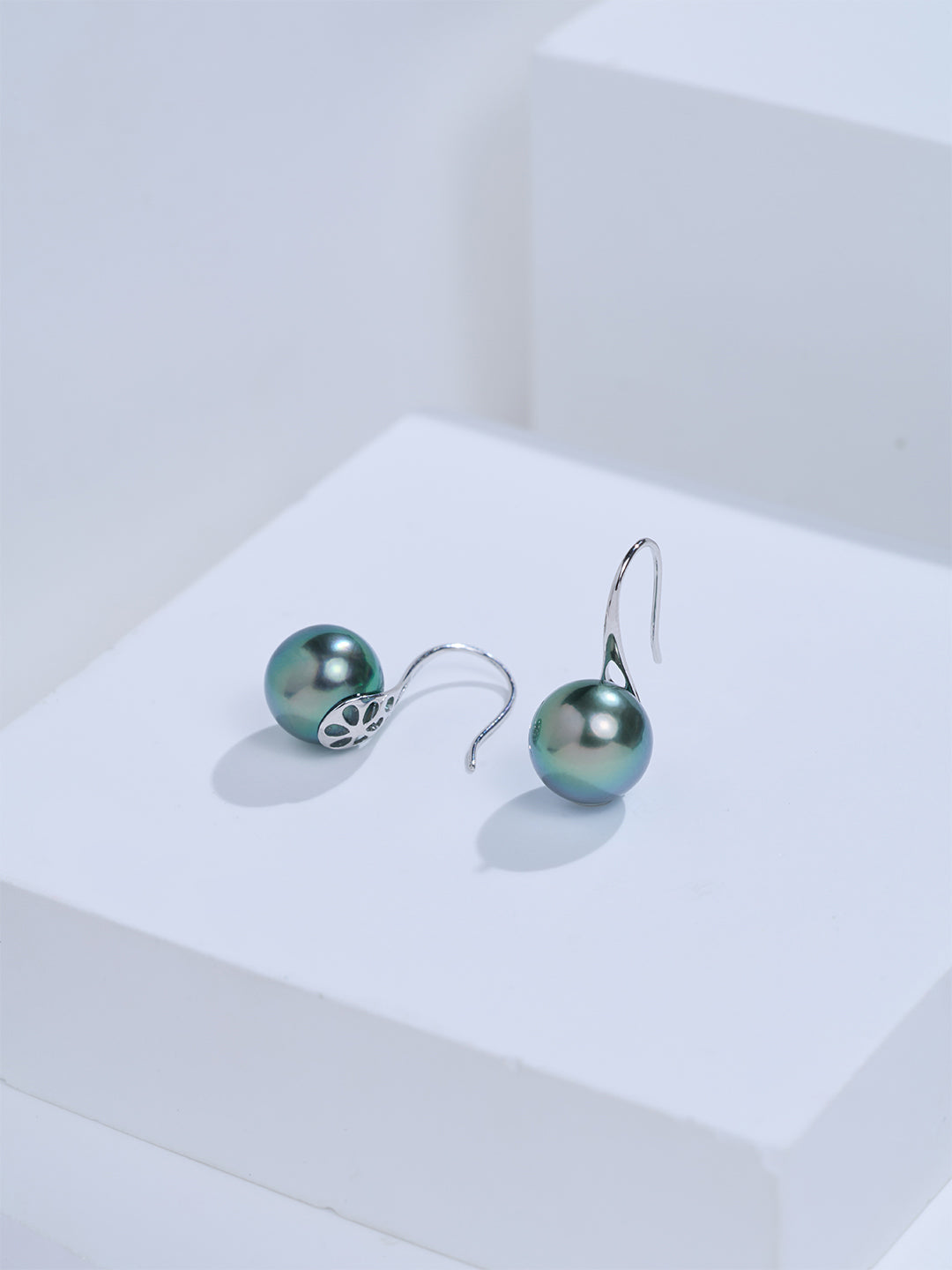 Top Grade 18K Solid Gold﻿ Tahitian Pearl Earrings KE00335